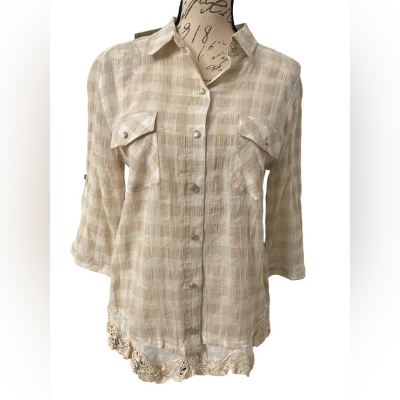 Jodiel Tops - NWT JODIFL Lightweight Tunic Sand & White Gingham w/ Lace Trim Women’s Top (Sm)